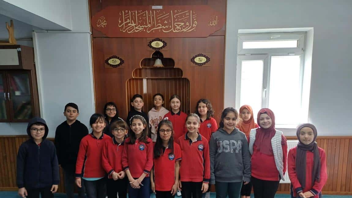 Değerler Eğitimi kapsamında öğrencilerimizle Yavuz Selim Cami'ne ziyaret.